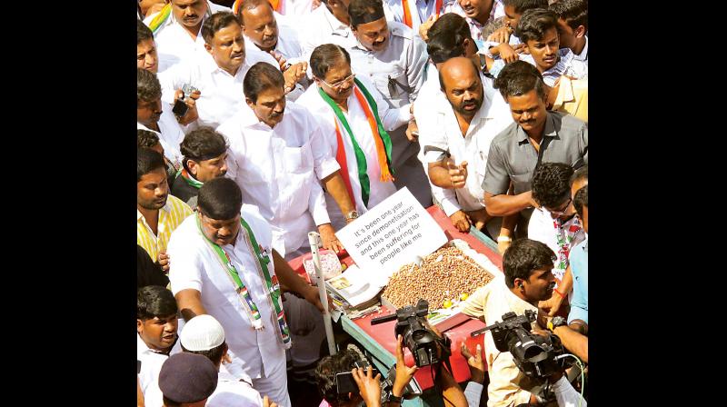 KPCC president Dr G. Parameshwar and AICC general secretary K.C. Venugopal at the Black Day protest against demonetisation.