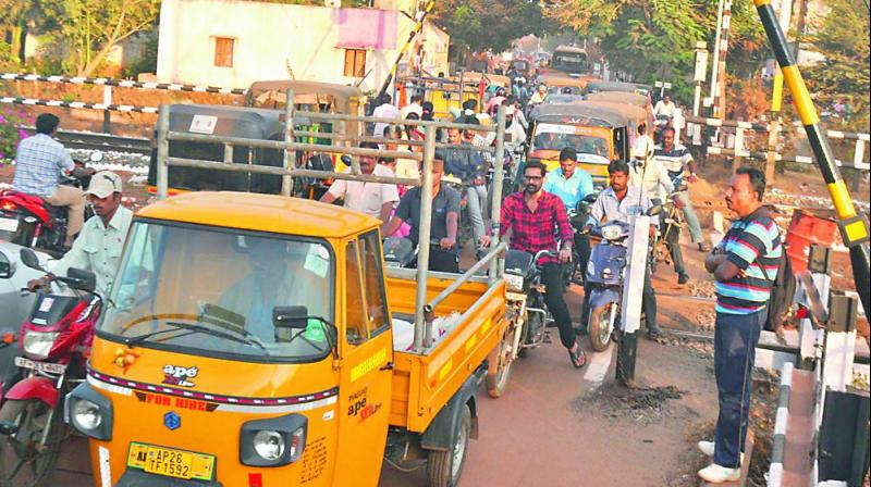 A large number of vehicles stranded at B.V. Nagar railway gate crossing in Nellore city. (Photo: DC)