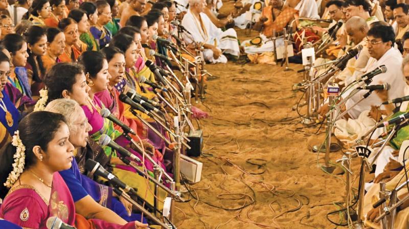 Hundreds of musicians and singers render Thyagarajas pancharatna krithis at Thiruvaiyaru on Friday.  (Image DC)