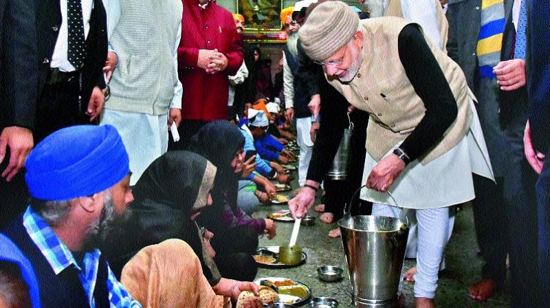 Prime Minister Narendra Modi serves langar during his visit at Golden Temple on in Amritsar on Saturday. (Photo:PTI)