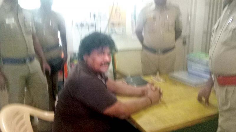 Actor Mansoor Ali Khan at a police station in Salem (Photo: DC)