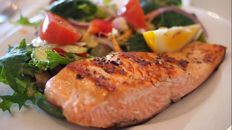 Salmon helps to keep you full while building and maintaining muscle and when it comes to cooking. (Photo: Pixabay)