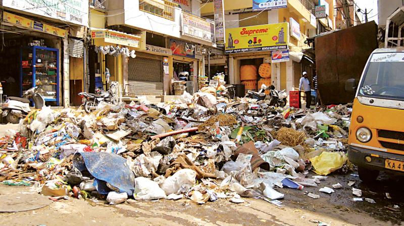 The BBMP has directed the pourakarmikas not to torch the garbage heap after sweeping.