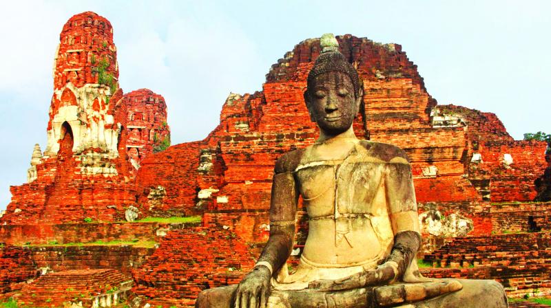 The big unbroken buddha at Wat Mahathat.