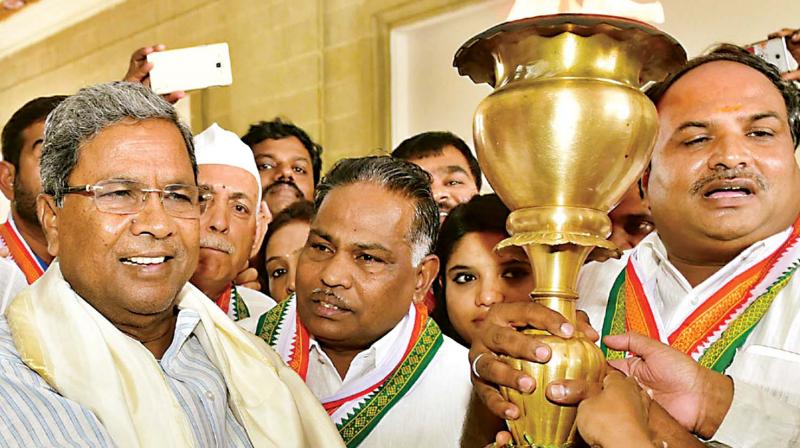 Chief Minister Siddaramaiah inaugurates Rajiv Jyoti Yatra from Bengaluru to Sriperumbudur, in the city on Monday. The jyoti is being taken out to mark the death anniversary of the former PM (Photo: KPN)
