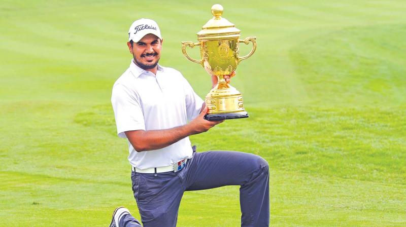 Gaganjeet Bhullar poses with the Indonesia Open trophy at the Pondok Indah course in Jakarta on Monday. (Photo:AFP)