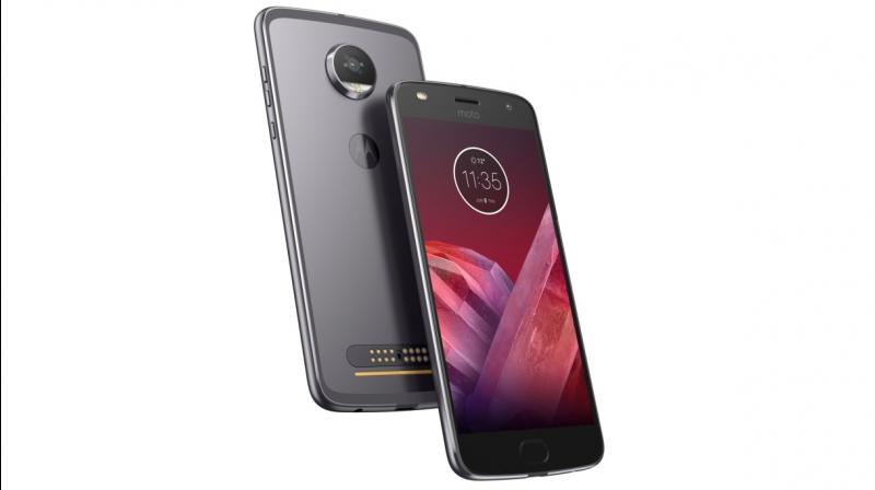Motorola saw a lot of potential in the Moto Mods and decided to show the world that it was more than just an expensive gimmick with the launch of the new Moto Z2 Play and an updates line-up of Moto mods.