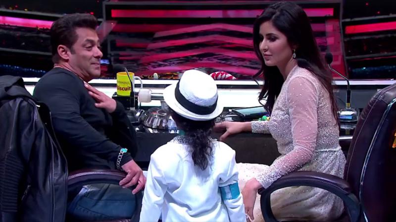 Screenshot: Salman and Katrina on a TV show.