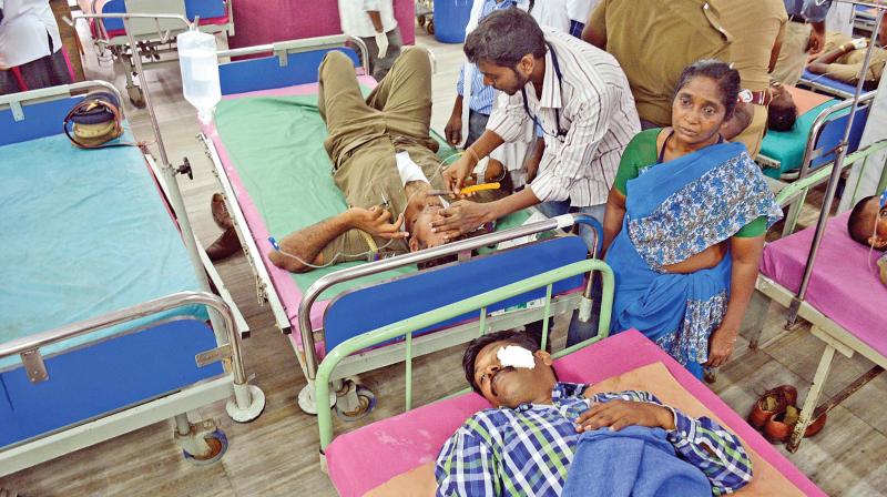 Protesters and police personnel, who suffered injuries during the clash, are treated at Rajiv Gandhi GH on Monday. (Photo: DC)