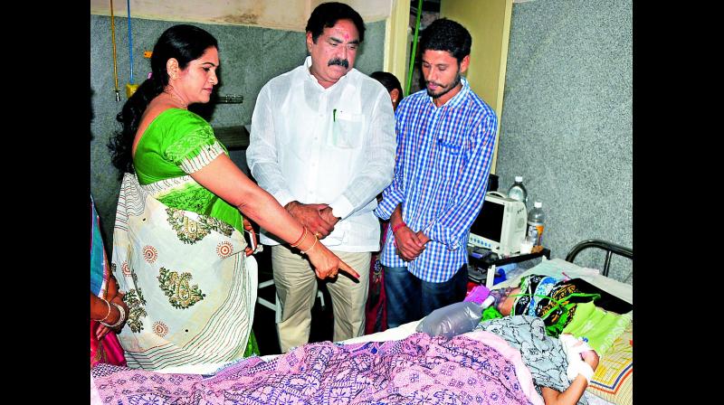 BJP Mahila Morcha state president Akula Vijaya and TRS leader E. Dayakar Rao meet Sai Prabhalika and her family at Gandhi Hospital on Friday. (Photo: DC)