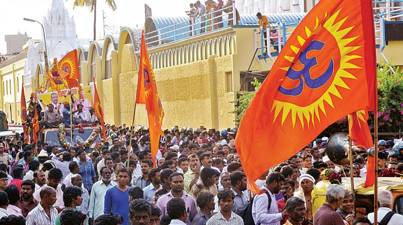 Funeral procession of RSS worker Rudresh, who was hacked to death on Kamaraj Road on Sunday, at Shivajinagar in Bengaluru on Tuesday (Photo: DC)