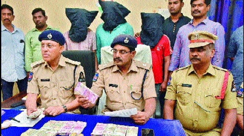 The driver, Mukesh Kumar Saran, 23, was well aware of the money and gold that was packed in a gunny bag at his owners shop, said the police. (Photo: DC)