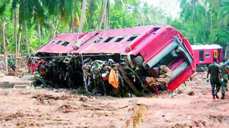 The train was drowned and destroyed by two strong waves.