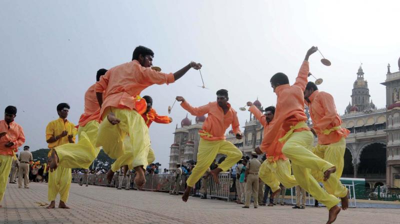 Folk artistes perform during the Dasara cultural procession in Mysuru on Sunday  (Photo:KPN)