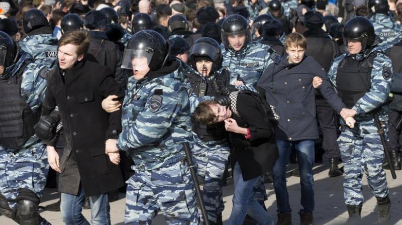 Police detain young protesters in downtown Moscow, Russia (Photo: AP)