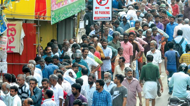 A long queue in front of the Bevco outlet at Mavoor Road, Kozhikode.