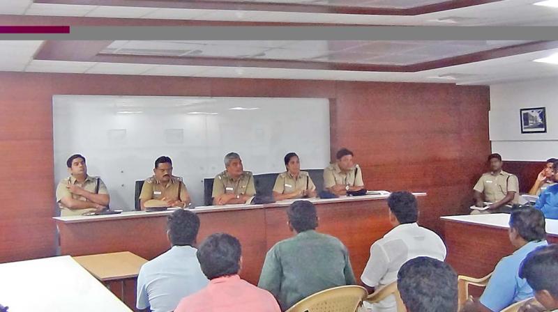 City traffic police hold a meeting with lorry owners on Tuesday regarding maintaining speed limits. (Photo: DC)