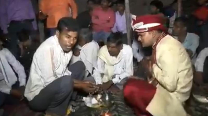 Caught by both seething pain and surprise, the groom first clutches his chest, unaware that he has been shot. Sunil Verma collapsed after a few seconds. (YouTube Screengrab)