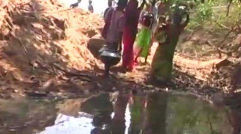 Borewell in the area have dried up due to the summer heat. (Photo: ANI/Twitter)