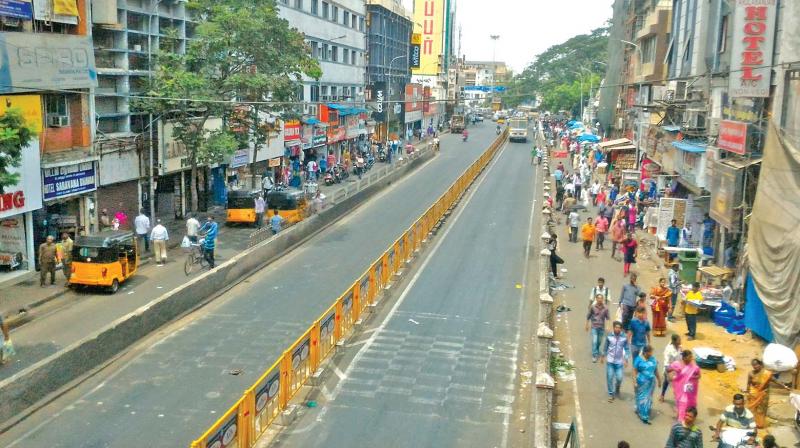 Usman Road sported a deserted look on Thursday after City Police declared the area around Chennai silks a danger zone and announced traffic diversions in T Nagar. (Photo: DC)