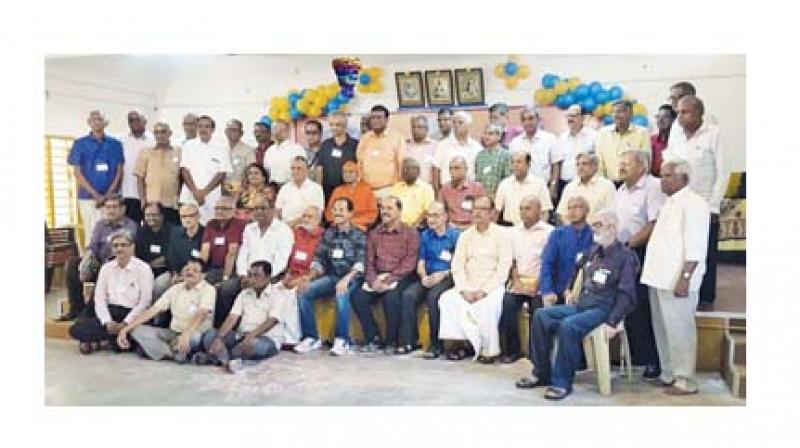 The celebration of 50 years of school leaving at RKM Main was inaugurated at Thiruvalluvar Arangam by industrialist Nalli Kuppusamy, who was also a former student of this school having passed out SSLC in 1956.
