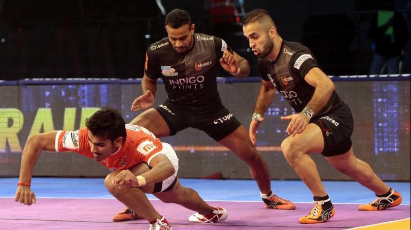 Fazel Atrachali had a near flawless match as he got 4 tackle points from his 5 tackle attempts. (Photo: Pro Kabaddi)