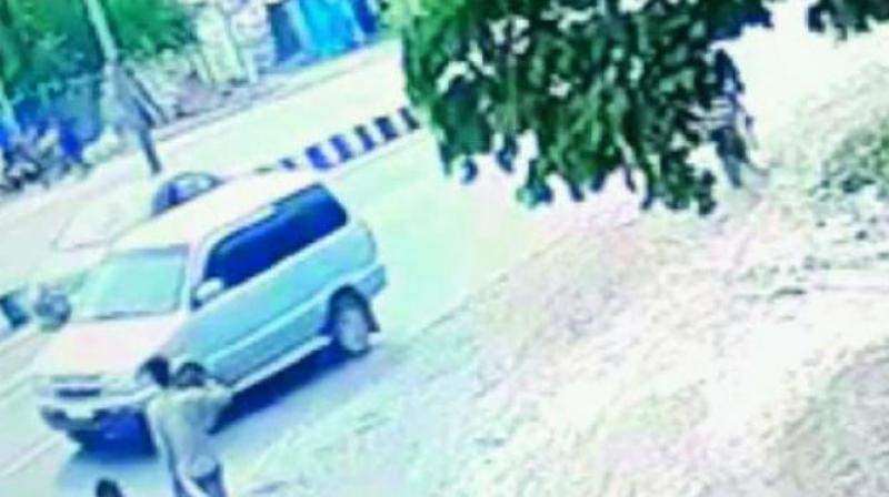 According to senior police officials from Cyberabad, after the suspects abandoned the  Tavera vehicle at an apartment in Attapur, police checked the vehicle for clues but could not find anything except weapons and  fingerprints on the vehicle. An iron rod and a broken number plate were also found in the vehicle.