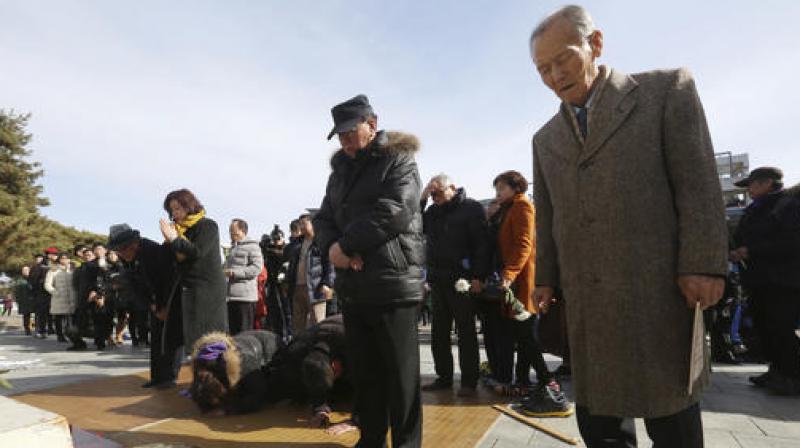 North Korean refugees and their family members pay respect to their ancestors in North Korea as they celebrate the Lunar New Year at the Imjingak Pavilion, near the demilitarised zone of Panmunjom, in Paju, South Korea. (Photo: AP)