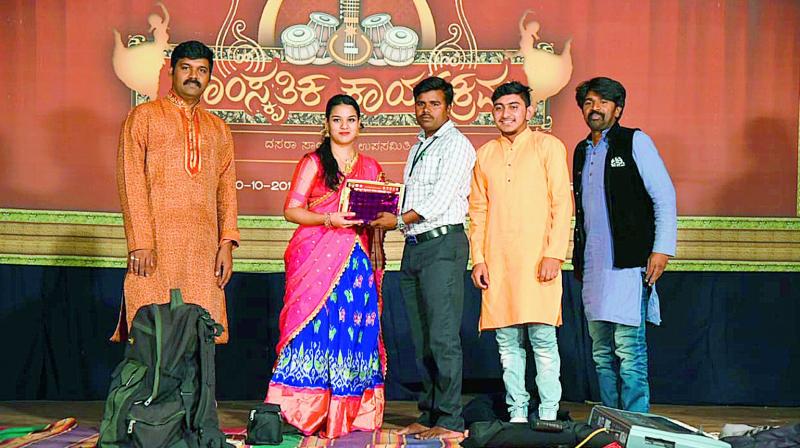 Malavika Anand being felicitated after her performance at the Jagan Mohan Palace in Mysuru.
