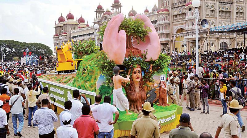 The other caparisoned elephants,  Abhimanyu , Vijaya, Prashantha, Dananjaya, Drona, Chaithra and  Gopi too were cheered on by the awed crowd lining the route.