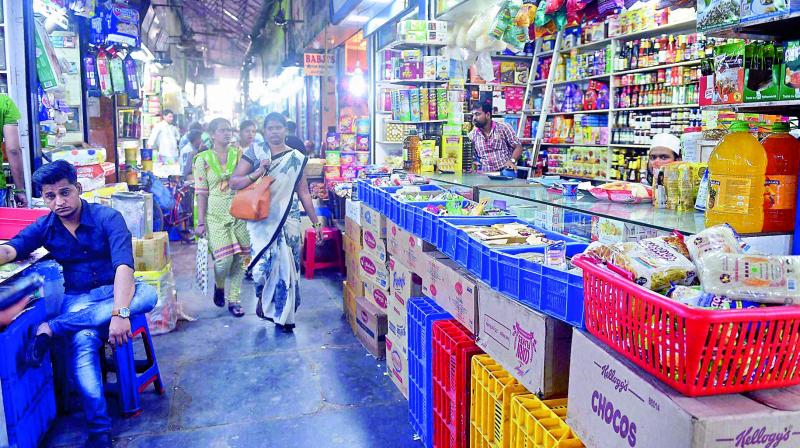 A deserted view of a wholesale market in Mumbai on Wednesday following the demonetization of 1000 and 500 notes. (Photo: AP)