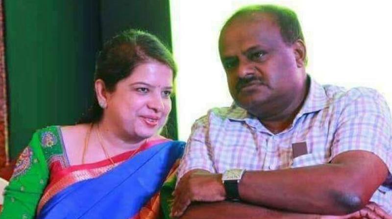 L Chandrashekhars departure has given an upper hand to Karnataka Chief Minister H D Kumaraswamys wife, Anitha, who is contesting the bypolls as the JD (S) candidate from Ramanagara.