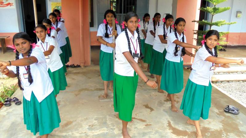 Students in Kuttanad practice Vanchipattu. 	Photo:DC