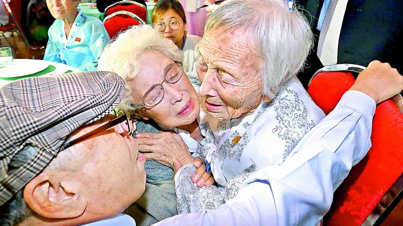 South Korean Jo Hye-do (C) and Jo Do-jae (L) meet their North Korean sister Jo Soon Do during a reunion at Mount Kumgang resort on Monday. (Photo:AFP)