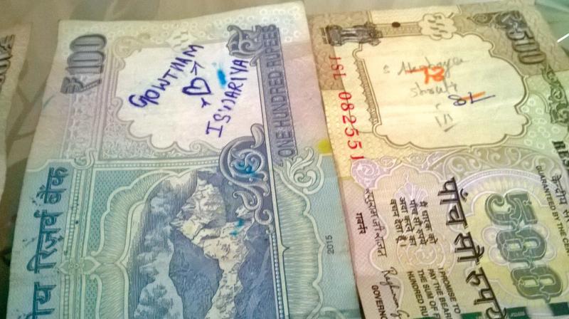 Currency notes are used for expressing love.(Photo: DC)