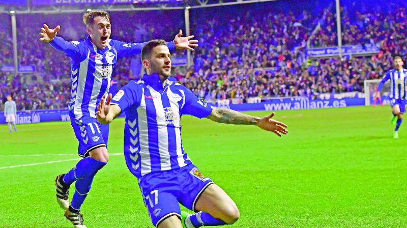 Alaves Edgar Mendez (right) celebrates with Iabi Gomez after scoring against Celta in their Copa del Rey semi-final against Celta Vigo in Vitoria on Wednesday. Alaves won 1-0. (Photo: AP)