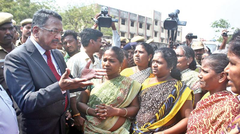 Justice S. Rajeswaran begins his probe at Nadukuppam on Thursday. (Photo: DC)