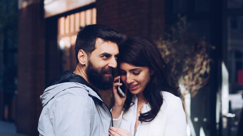 The couples highlighting as to how the same devices that often help bring couples closer can push them apart, thereby potentially putting relationships at risk. (Photo: Pixabay)