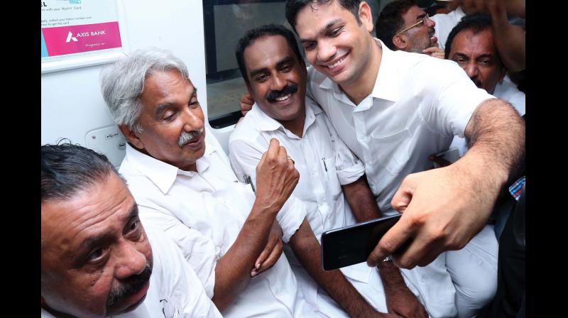 Hibi Eden, MLA, takes a selfie with former chief minister Oommen Chandy, KPCC president M. M. Hassan during UDFs Janakeeya Yatra on Kochi Metro.