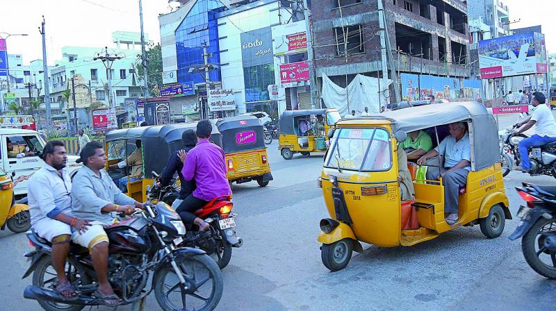 Traffic goes in all directions in Kothapet. Poor management makes it difficult for motorists to cross the busy area. (Photo: DC)