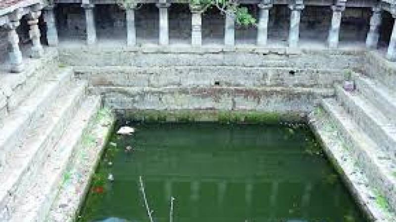 The three-storey structure  also referred to as Anthasthula Bavi, Metla Bavi, Digudu Bavi, Eetha Kolanu  is believed to be Queen Rudramadevis swimming pool.