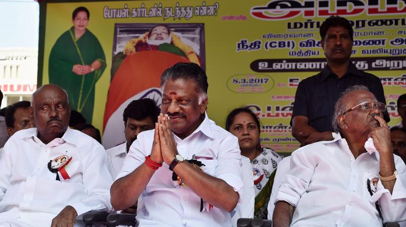 Dissident AIADMK leader and former chief minister O Panneerselvam with supporters during their day-long fast demanding CBI probe into alleged suspicious circumstances surrounding the death of late Chief Minister J Jayalalilthaa. (Photo: PTI)