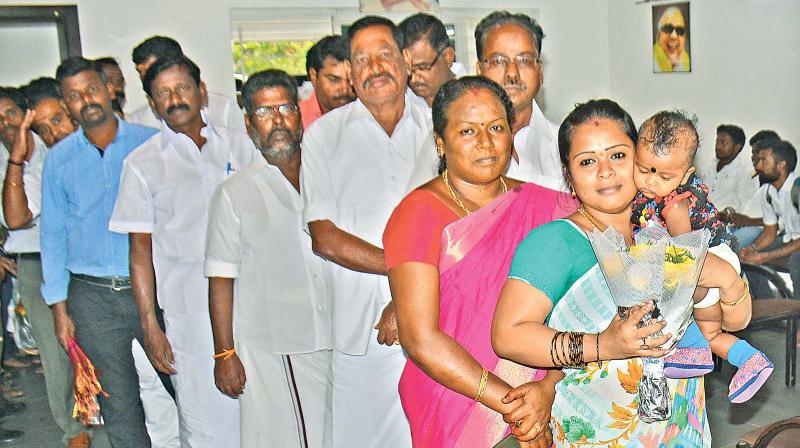 Saranya with her child waiting to see DMK working president M.K. Stalin at his Teynampet house (Photo: DC)