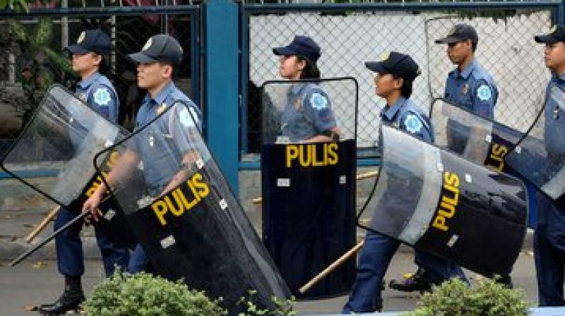 Videos of the incident, aired on local television, show policemen with guns drawn, surrounding the van as gunshots ring out. ()