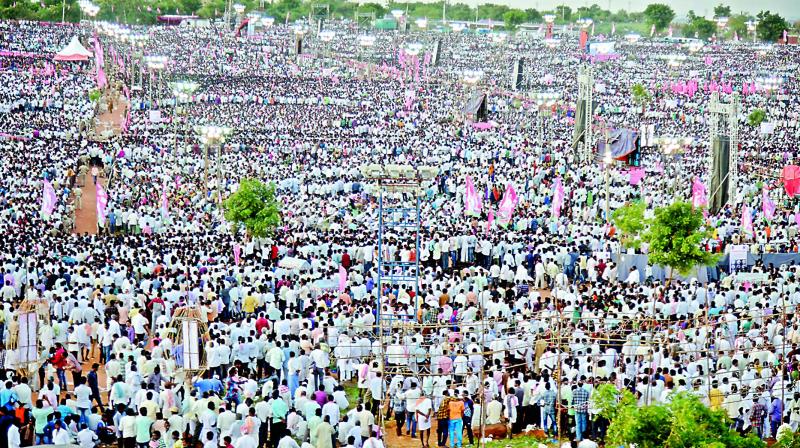 Chief Minister K. Chandrasekhar Rao addresses the crowd at Pragathi Nivedhana Sabha at Kongar Kalan on Sunday (Photo: S. Surender Reddy)