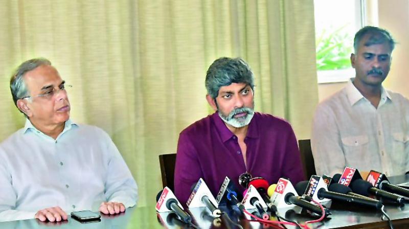 Actor Jagapati Babu (centre) and ISB former dean Ajit Rangnekar, residents of Lodha Bellezza, accused the Lodha Group of violating several norms and opposed demolition of the compound wall, citing privacy concerns. 	(Photo:DC)