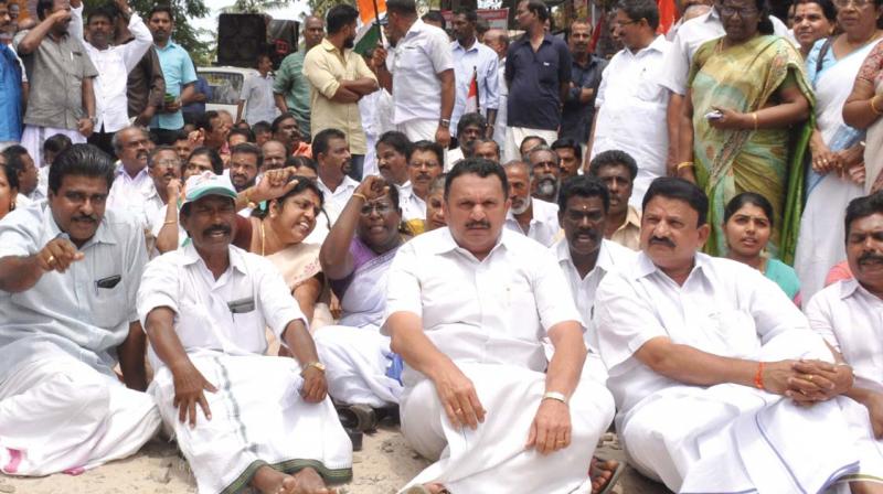 Congress MLA K. Muraleedharan leads a protest against the plight of the Ambalammukku - Muttada road in Thiruvananthapuram on Monday.  Thiruvananthapuram DCC president Neyyatinkara Sanal can also be seen. (Photo: A.V.MUZAFAR)