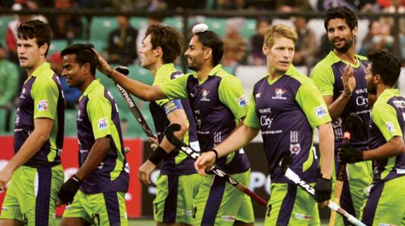 Delhi Waveriders hopes of a first win for the season were dashed after they were beaten 2-3 by Punjab Warriors in the Hockey India League game at home on Tuesday.