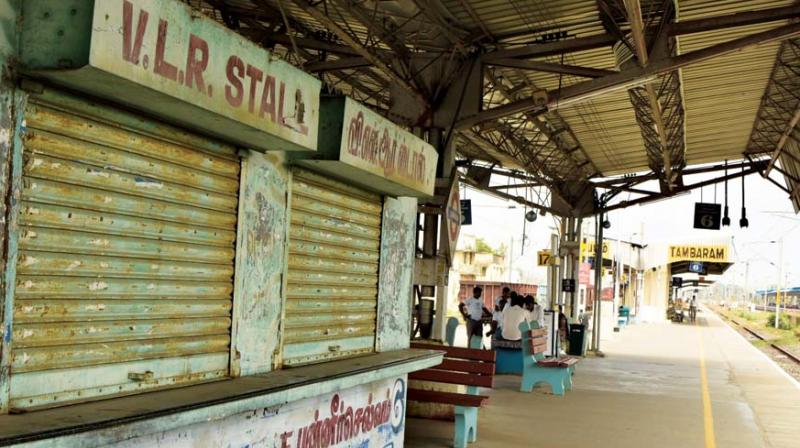 Food stalls at Tambaram have downed their shutters due to license issues and non-payment of dues  inconveniencing public and rail commuters. (Photo: DC)