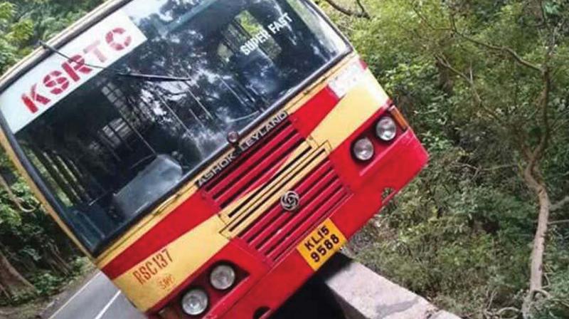 The KSRTC bus which almost ran off the road at Thamarassery Ghats during wee hours on Saturday	 (Photo: DC)